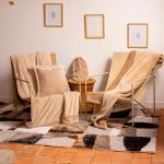 Plaid Tender in microfibra di poliestere color noce moscata 150 × 200 cm - immagine 2
