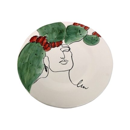 Piatto di presentazione Tratto di Virginia Casa in ceramica bianca Ø 35 cm, decorato a mano con un volto a tratto nero e pale di fico d'India verdi con frutti rossi, su fondo bianco