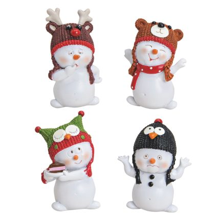 Quattro pupazzi di neve decorativi in polyresina bianca con berretto modellato a forma di animale, renna orsetto gufo e pinguino: i quattro soggetti dell assortimento, fotografati insieme su fondo bianco