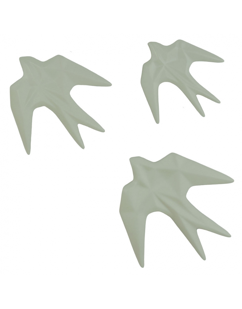 Set di tre rondini decorative in ceramica verde salvia opaco su fondo bianco