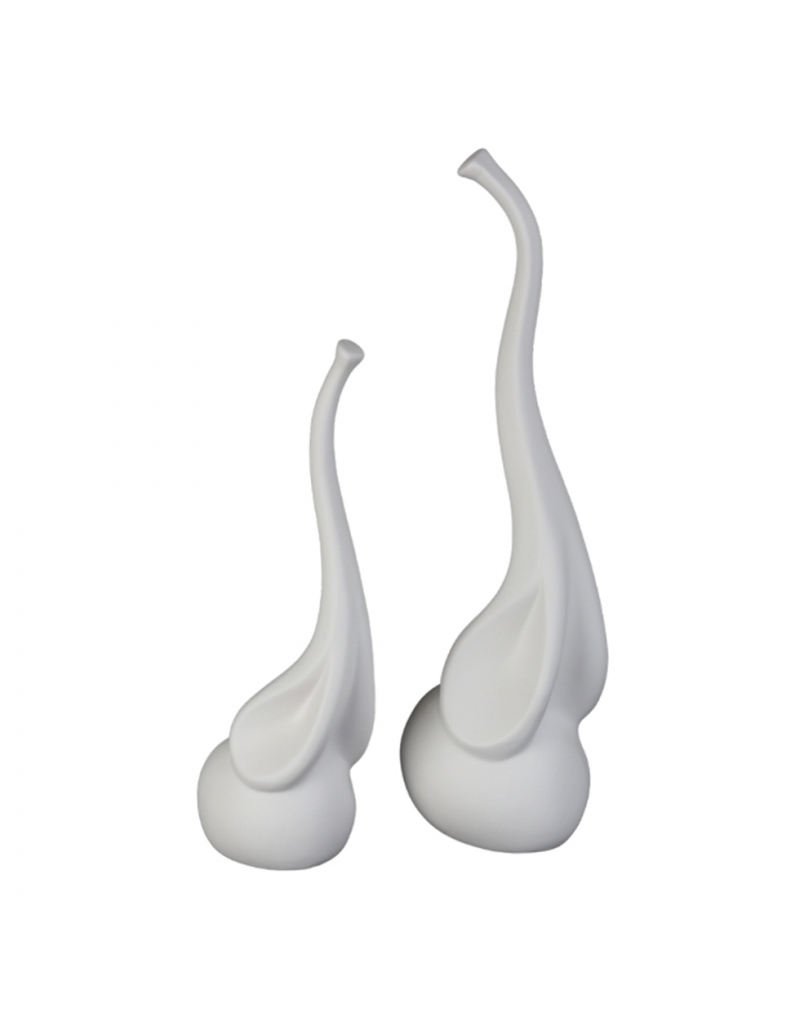 I due elefanti stilizzati in ceramica bianco opaco visti da un’altra angolazione