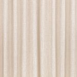 Il velo per tende Romo Seren nella colorazione Pearl drappeggiato in pieghe morbide: perla, un bianco caldo appena grigiato.