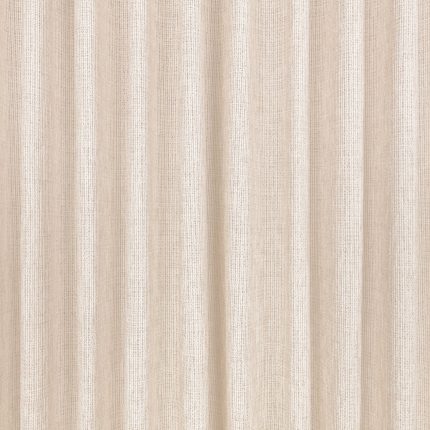 Il velo per tende Romo Seren nella colorazione Pearl drappeggiato in pieghe morbide: perla, un bianco caldo appena grigiato.