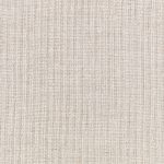 Campione del tessuto per tende Romo Veya della collezione Elva nella colorazione Pearl: grigio perla caldo, con filati chiari e scuri intrecciati.