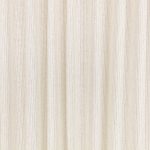 Il velo per tende Romo Zyla nella colorazione Porcelain drappeggiato in pieghe morbide: bianco porcellana.