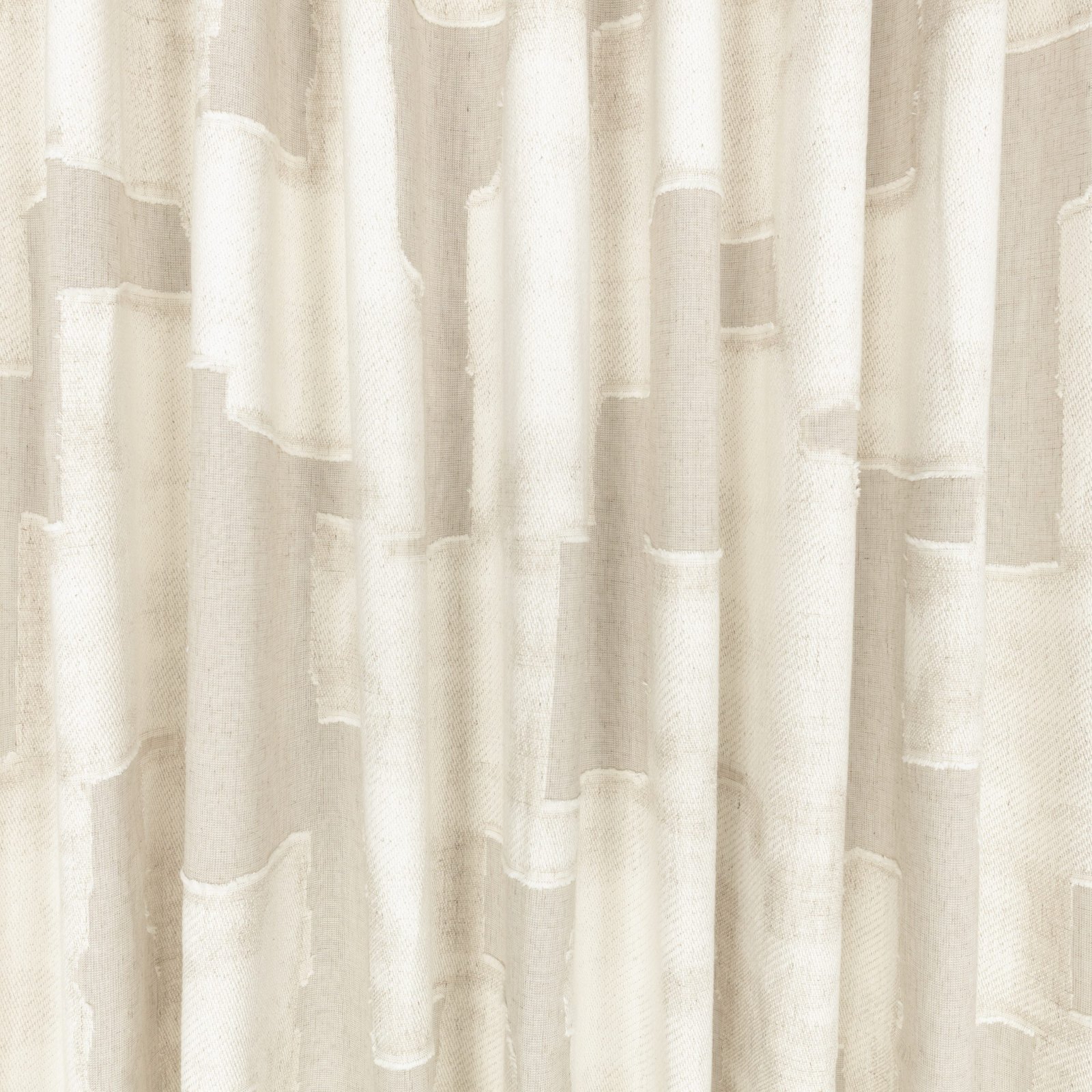 Il velo Idris di Villa Nova nella colorazione Birch drappeggiato in pieghe morbide: forme geometriche sabbia e grigio perla su fondo écru.