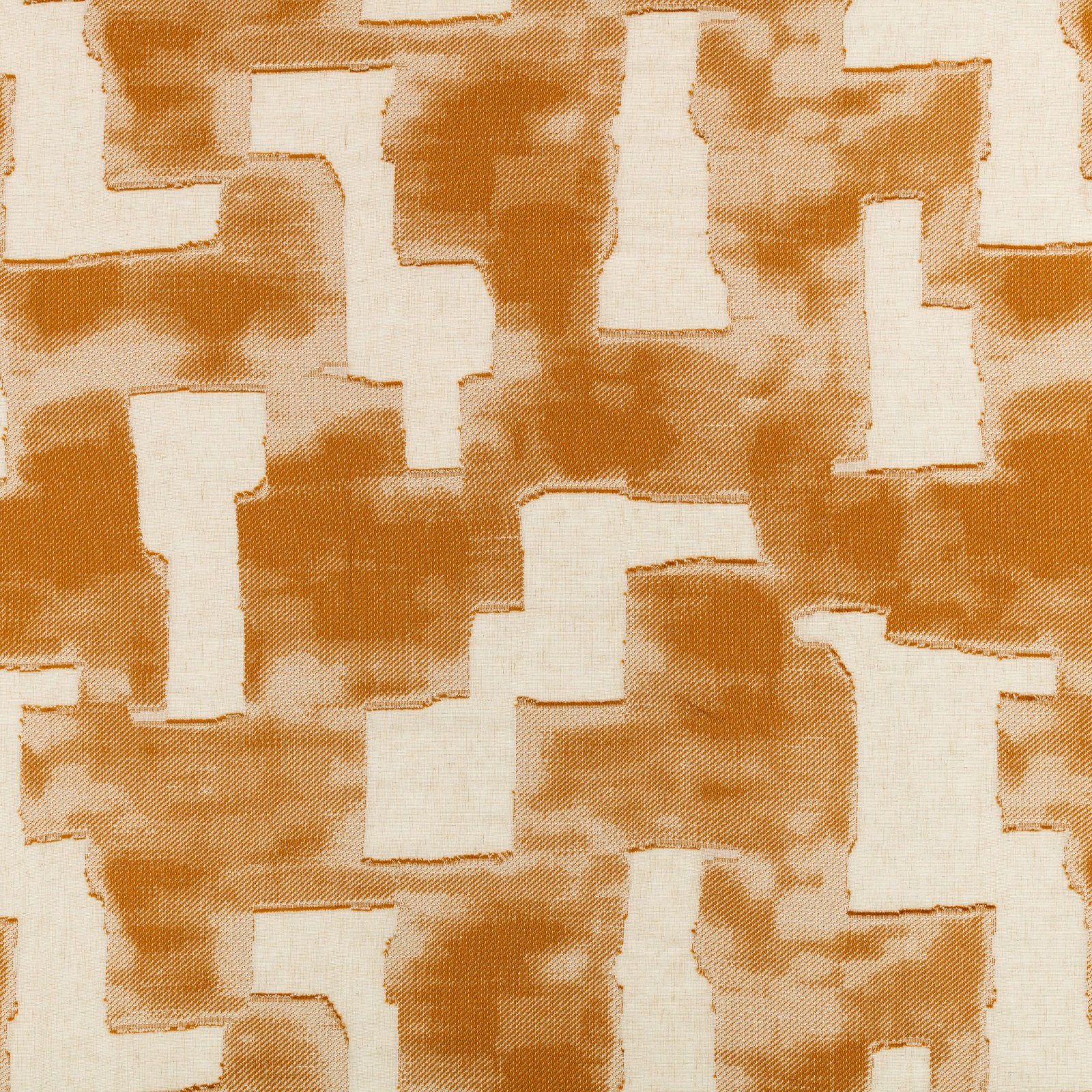Campione del velo per tende Idris della collezione Zaria di Villa Nova nella colorazione Sienna: forme geometriche ocra e arancio bruciato su fondo écru, altezza utile 294 cm.