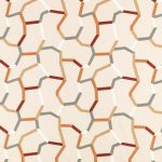 Campione del tessuto ricamato Samir della collezione Zaria di Villa Nova nella colorazione Sienna: linee ricamate ocra, ruggine, cammello e grigio su fondo crema.