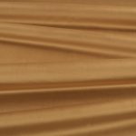 Il velluto Barcelona di Villa Nova nella colorazione Desert in pieghe morbide, che mostrano la lucentezza del pelo.
