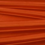 Il velluto Barcelona di Villa Nova nella colorazione Flame in pieghe morbide, che mostrano la lucentezza del pelo.