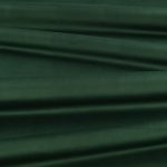 Il velluto Barcelona di Villa Nova nella colorazione Jasper in pieghe morbide, che mostrano la lucentezza del pelo.