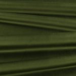 Il velluto Barcelona di Villa Nova nella colorazione Jungle in pieghe morbide, che mostrano la lucentezza del pelo.